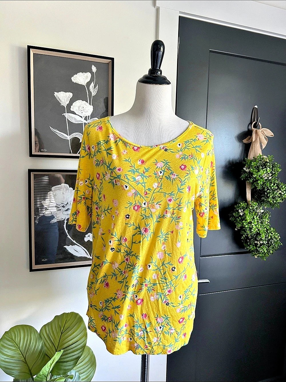 Loft Floral Short Sleeve Top in Yellow Large Like New